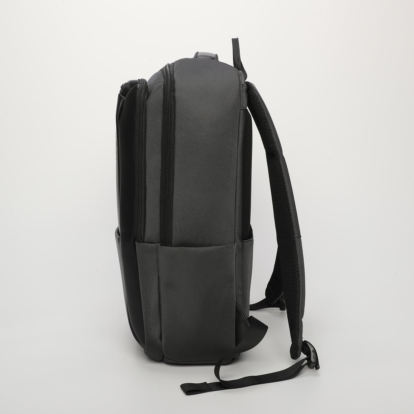 ZAINO CON TASCHE