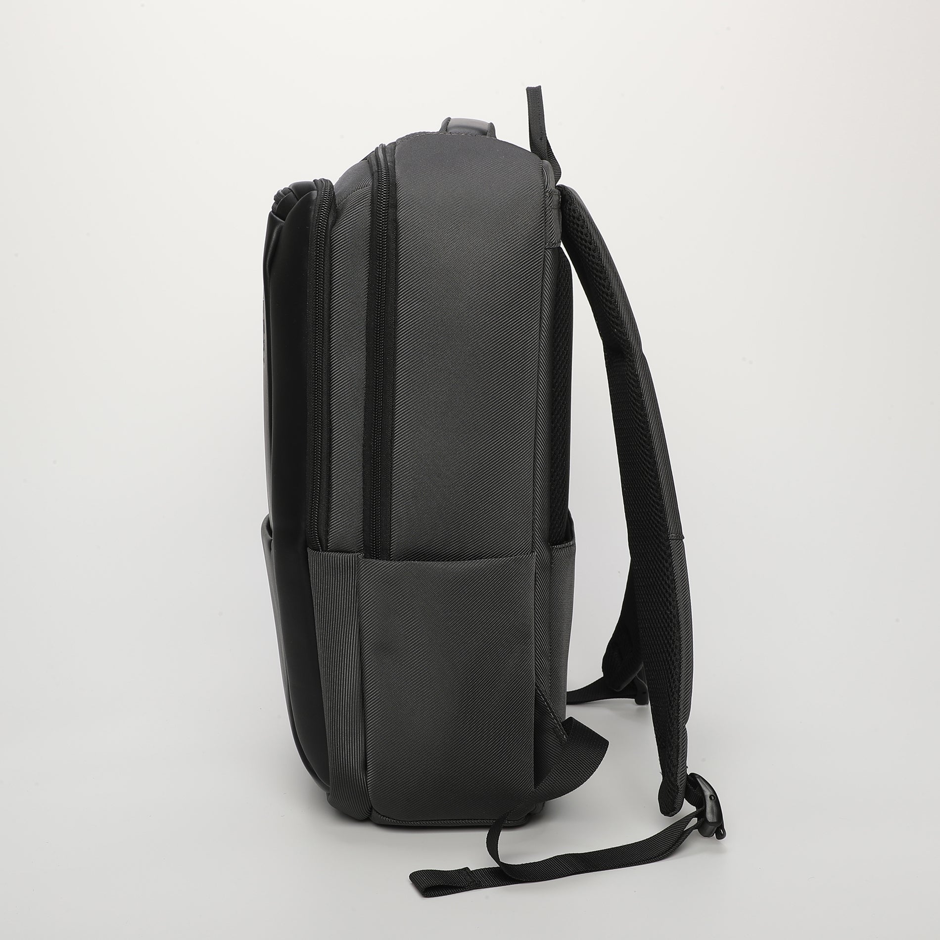 ZAINO CON TASCHE
