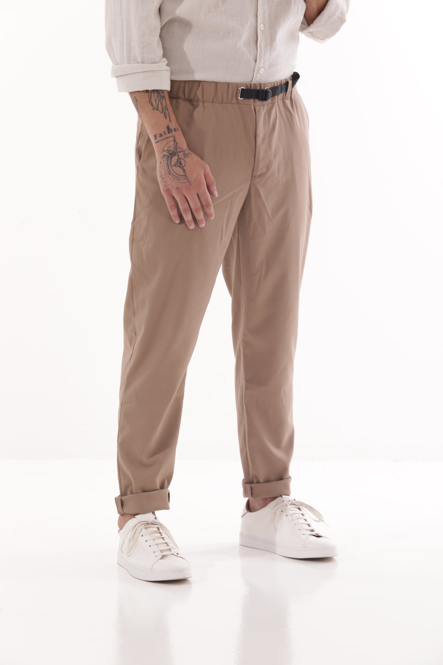 PANTALONE CON ELASTICO E DETTAGLIO COULISSE