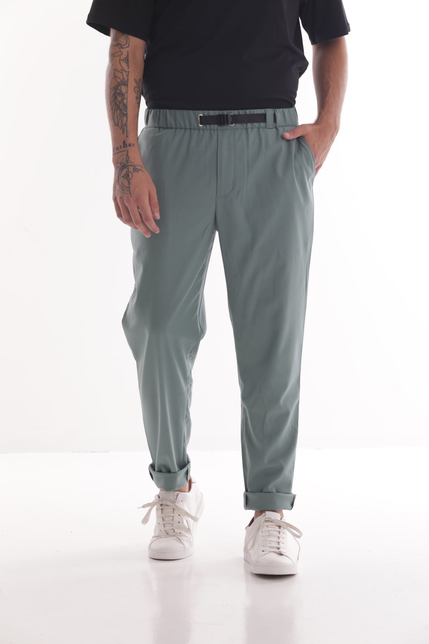 PANTALONE CON ELASTICO E DETTAGLIO COULISSE