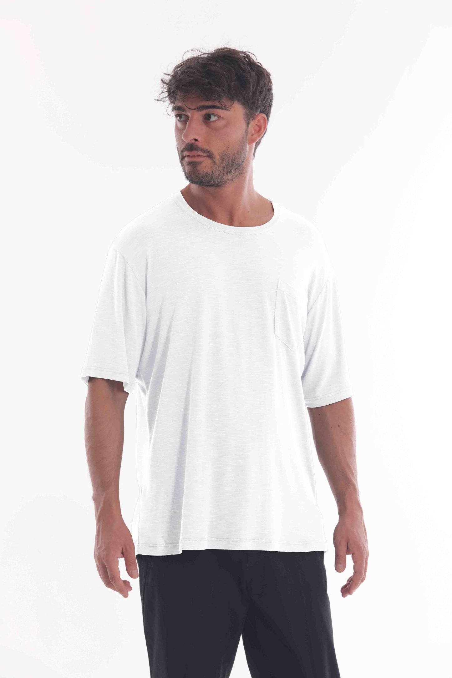 T-SHIRT BASIC CON TASCHINO