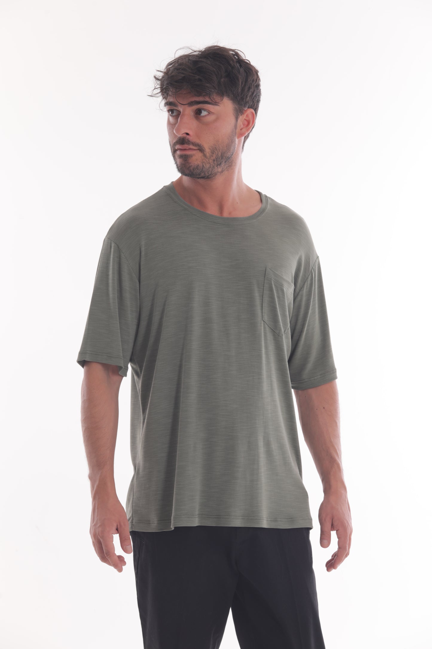 T-SHIRT BASIC CON TASCHINO