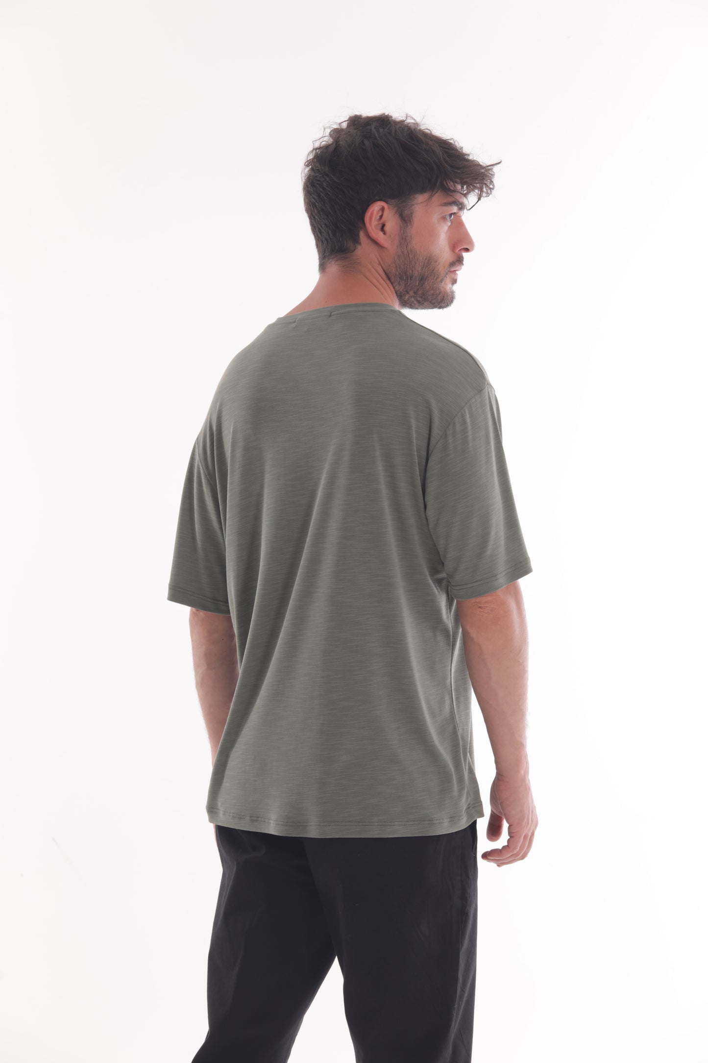 T-SHIRT BASIC CON TASCHINO