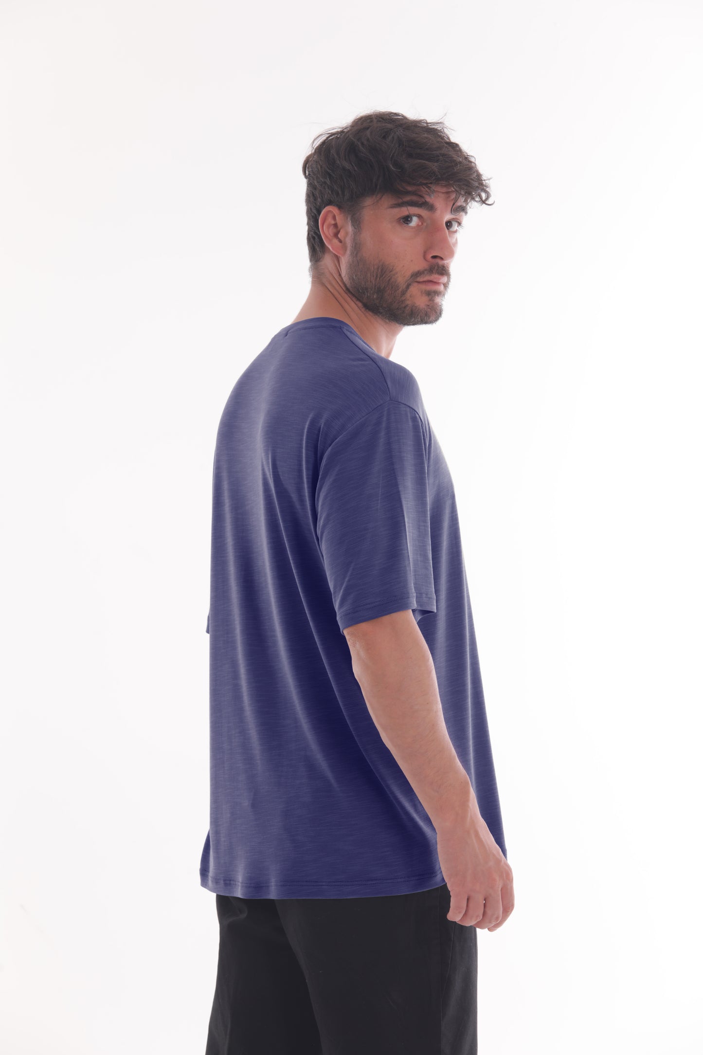 T-SHIRT BASIC CON TASCHINO