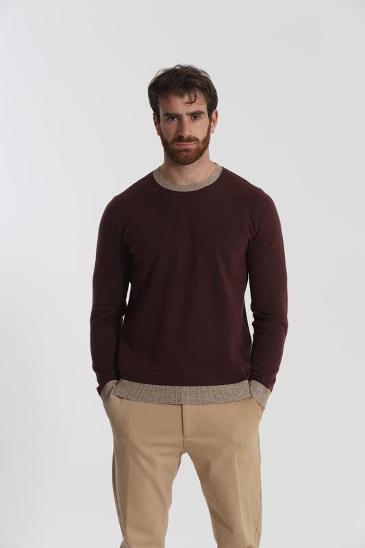 MAGLIA GIROCOLLO CON DETTAGLI A CONTRASTO