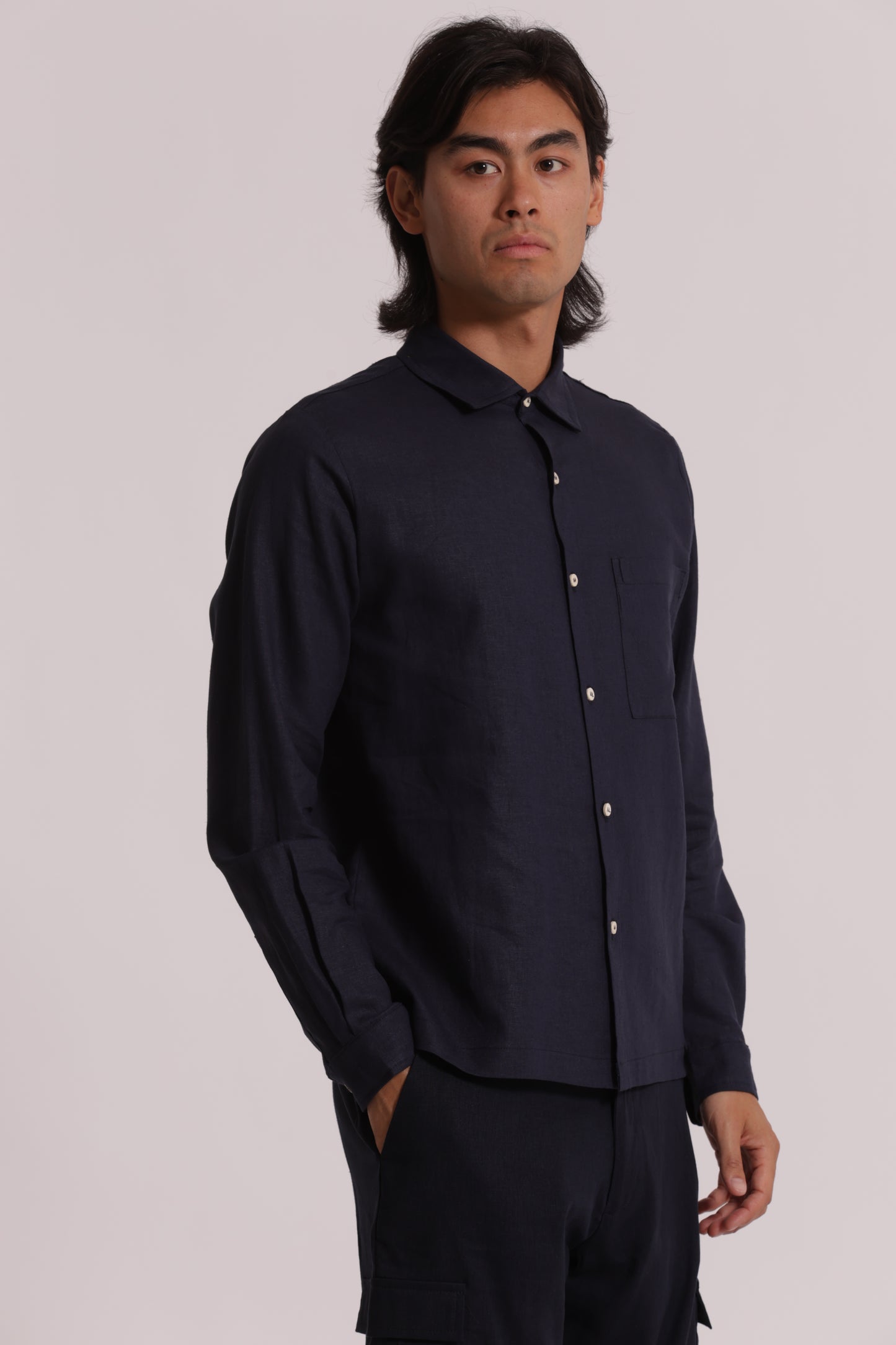 CAMICIA IN LINO CON MANICA LUNGA E TASCHINO