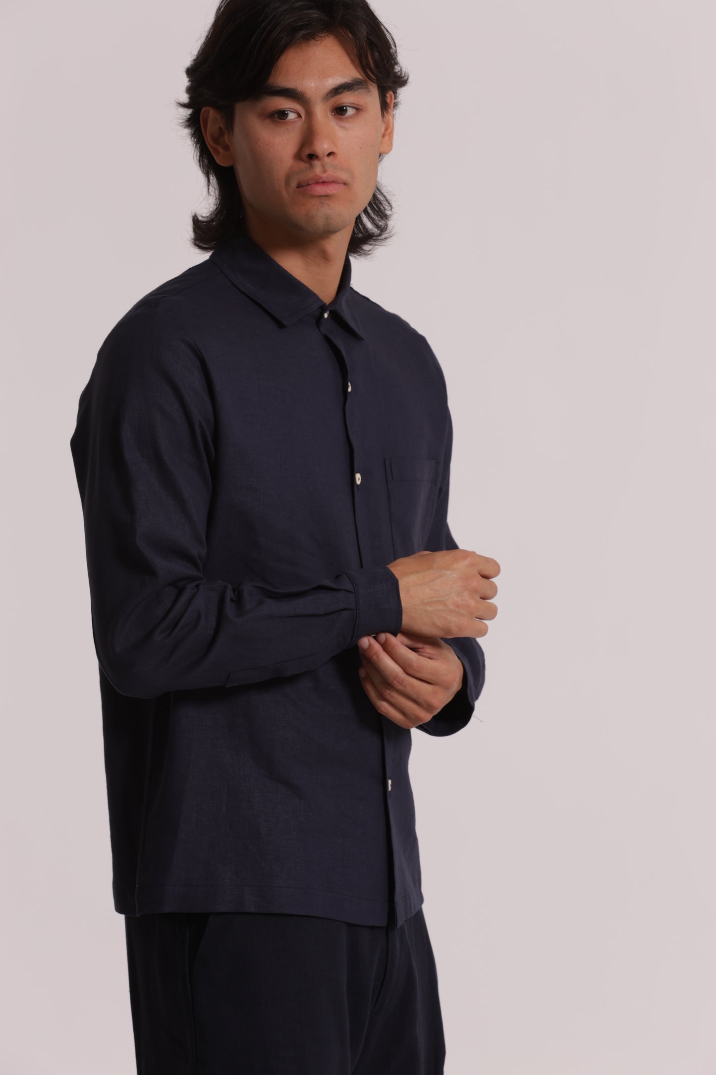 CAMICIA IN LINO CON MANICA LUNGA E TASCHINO