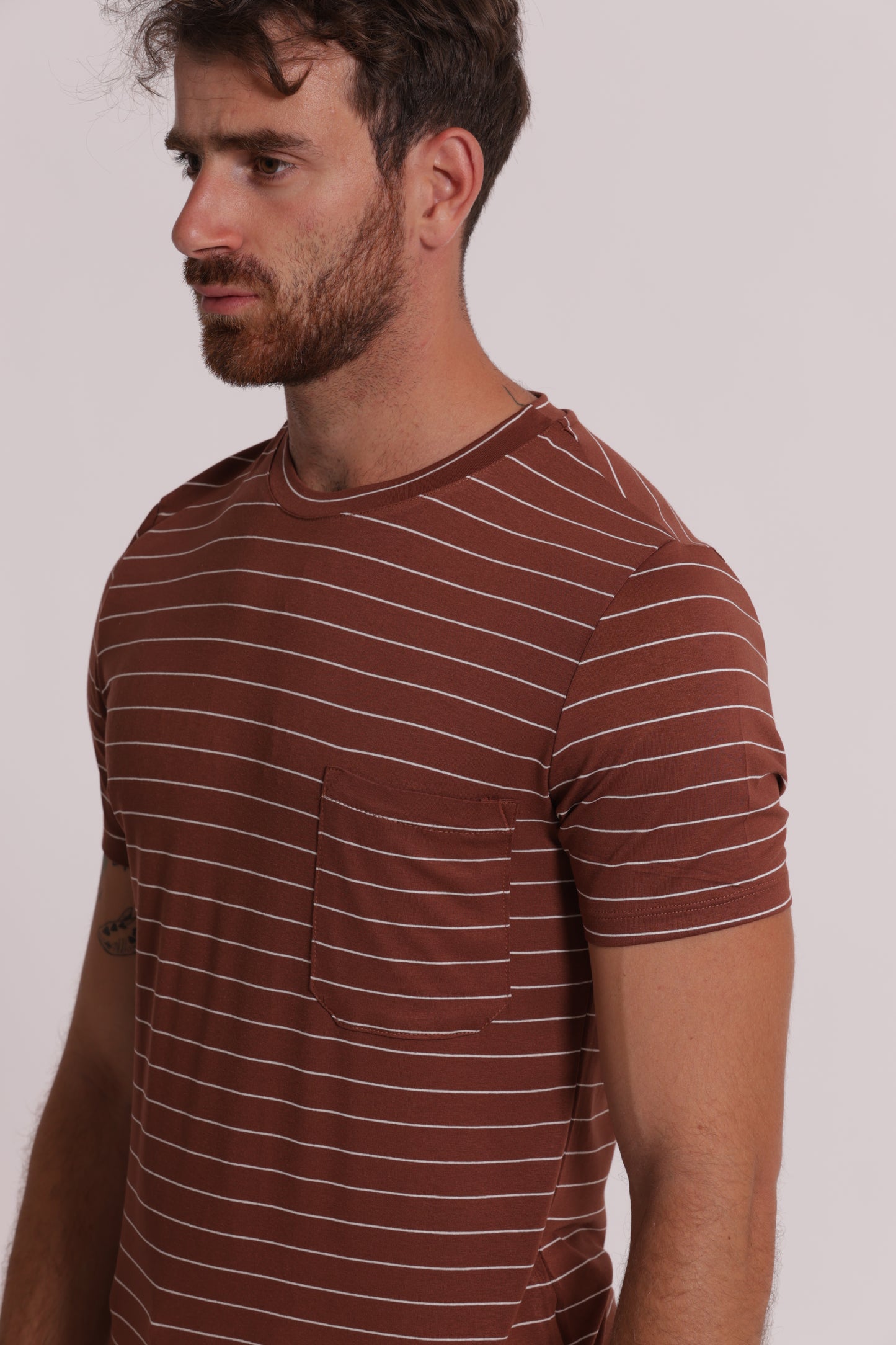 T-SHIRT GIROCOLLO CON TASCHINO MARINIERE