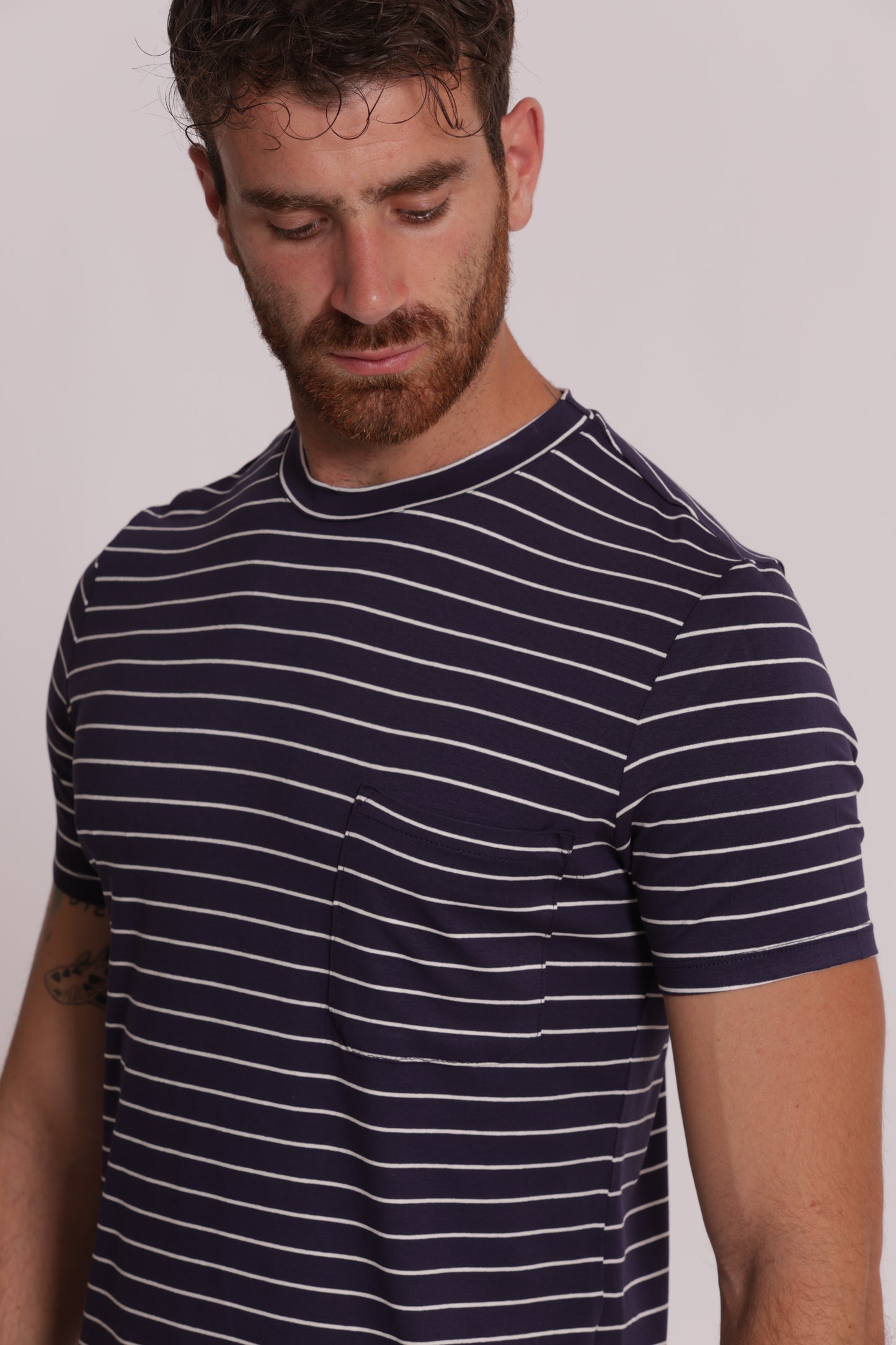 T-SHIRT GIROCOLLO CON TASCHINO MARINIERE