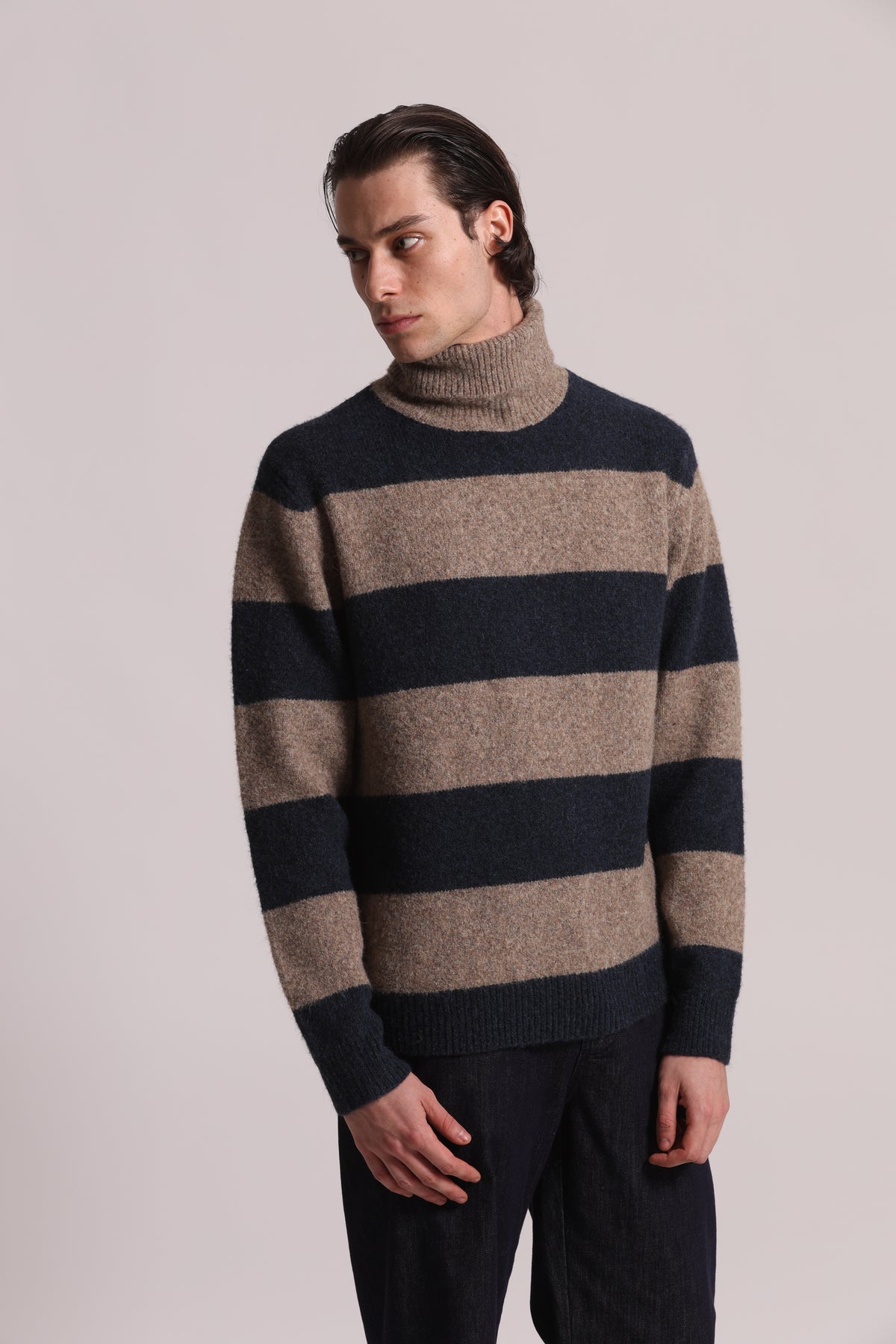 MAGLIONE DOLCEVITA A RIGHE