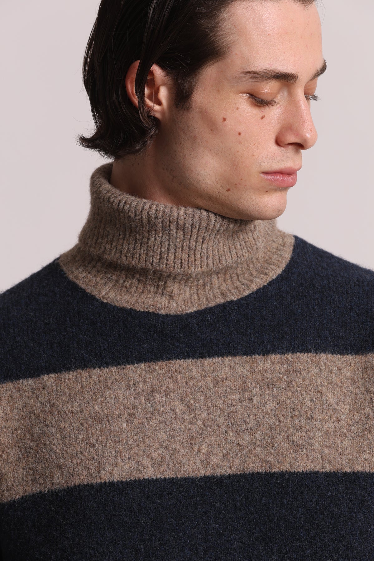 MAGLIONE DOLCEVITA A RIGHE