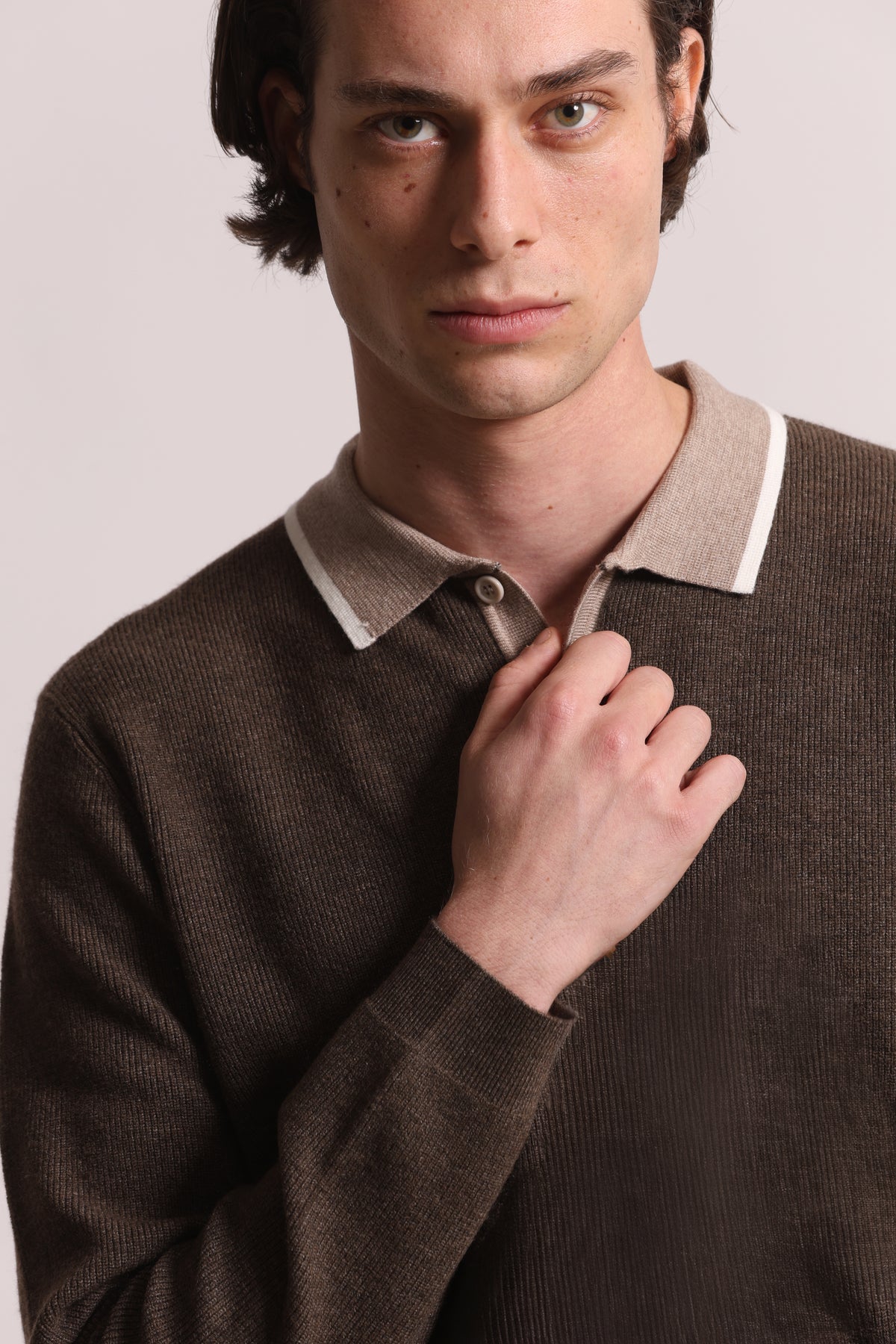 POLO IN MAGLIA CON COLLETTO A CONTRASTO