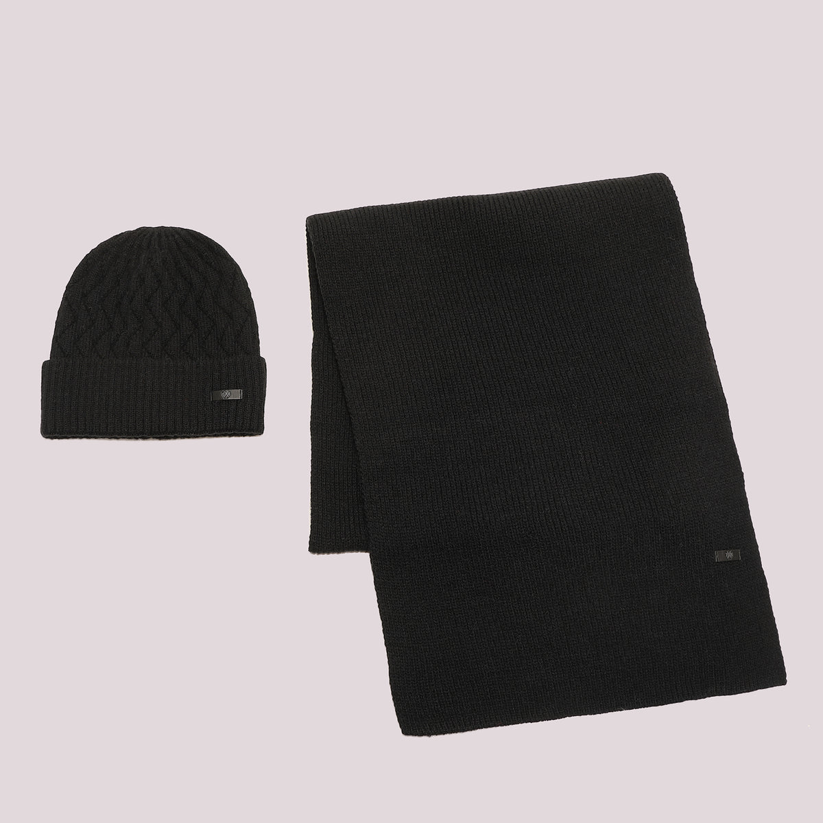 SET BERRETTO E SCIARPA CON TRECCE