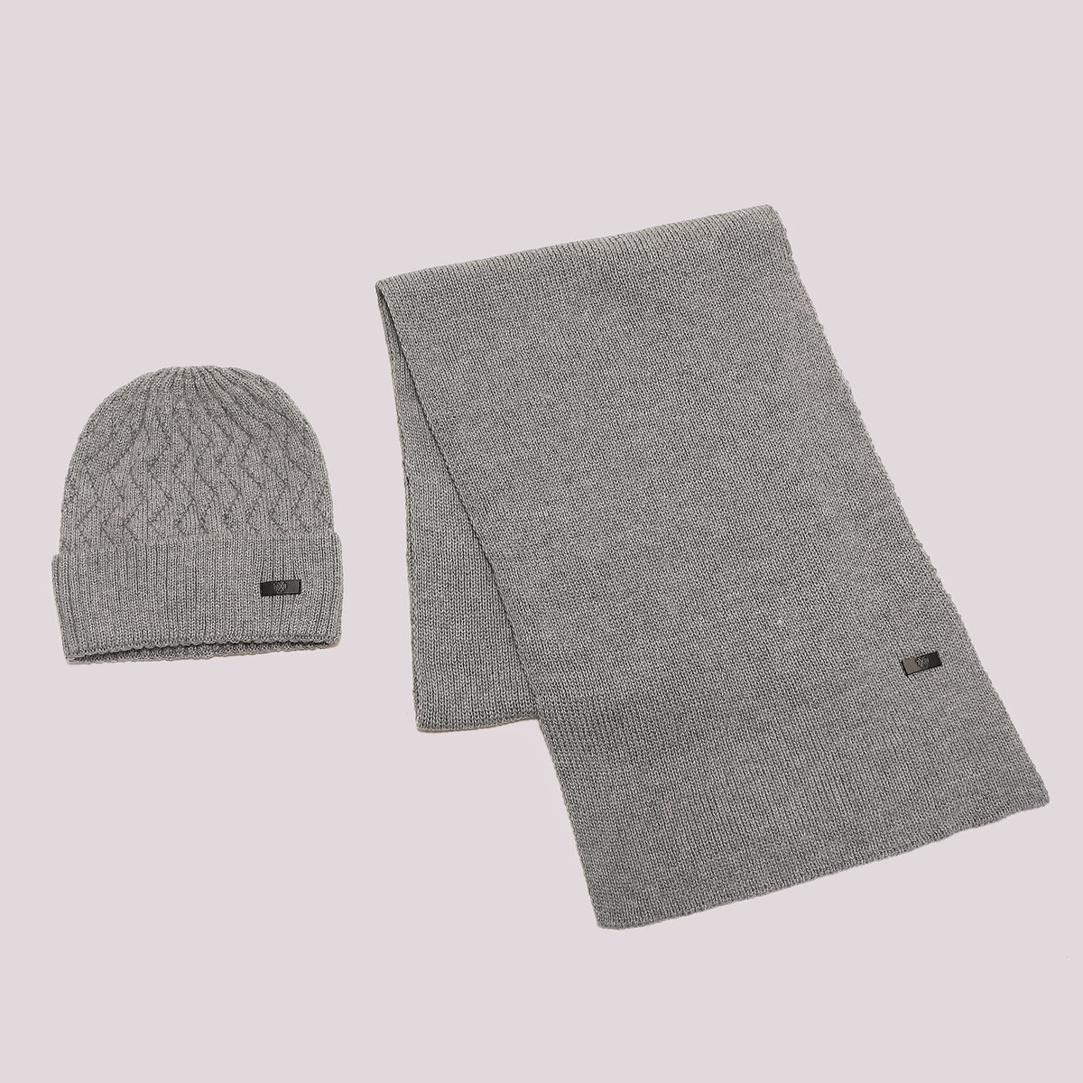 SET BERRETTO E SCIARPA CON TRECCE