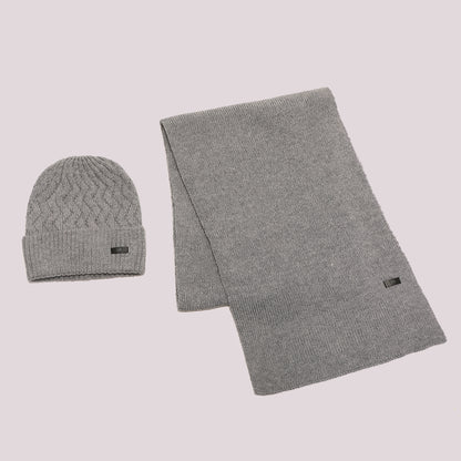 SET BERRETTO E SCIARPA CON TRECCE