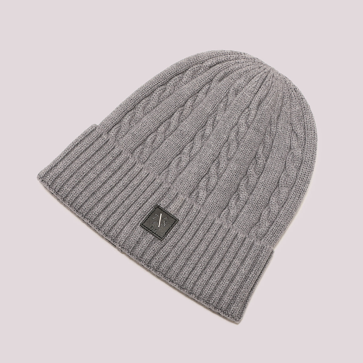 BERRETTO BASIC IN MAGLIA CON TRECCE