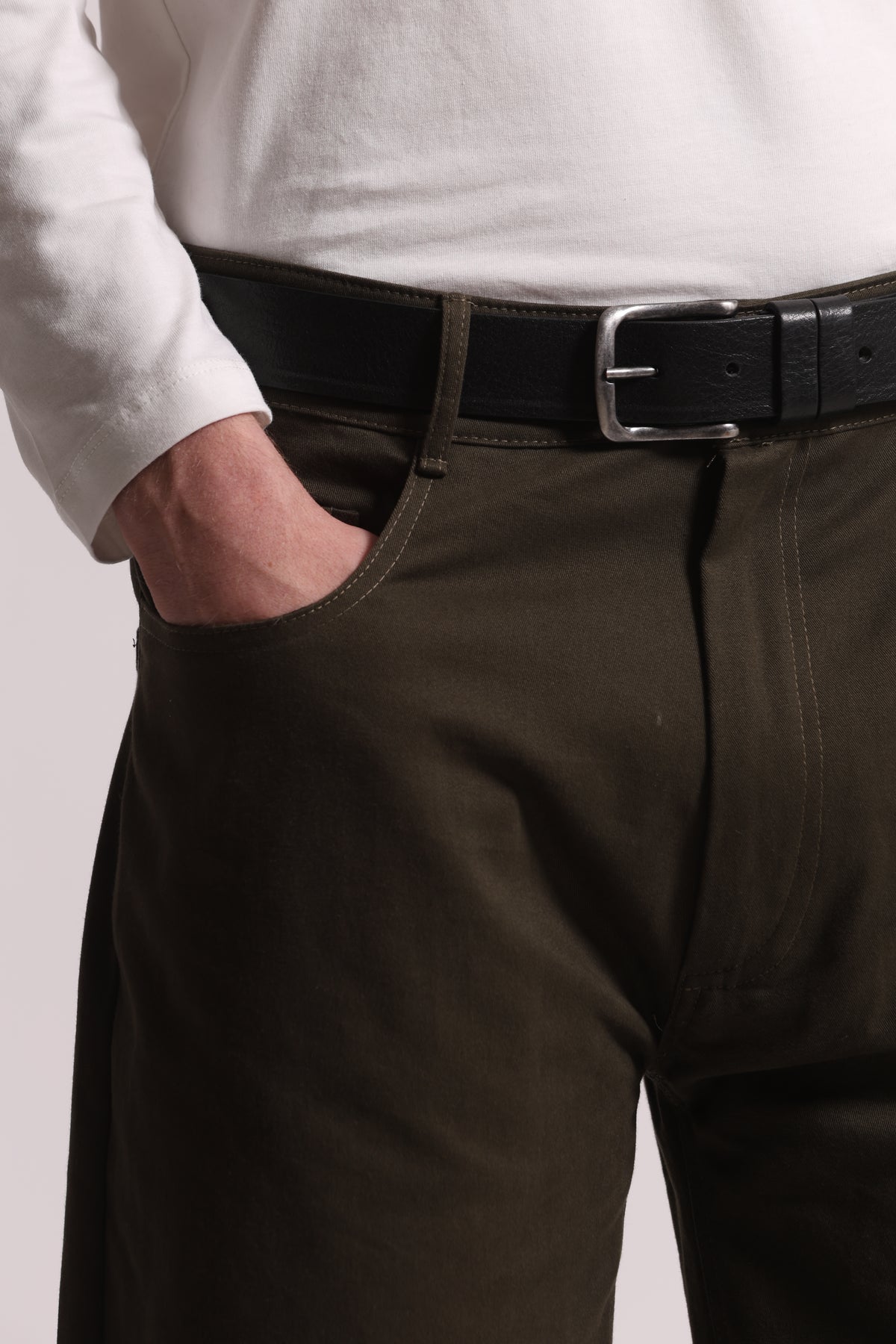 PANTALONI IN GABARDINA DI COTONE CON PINCES