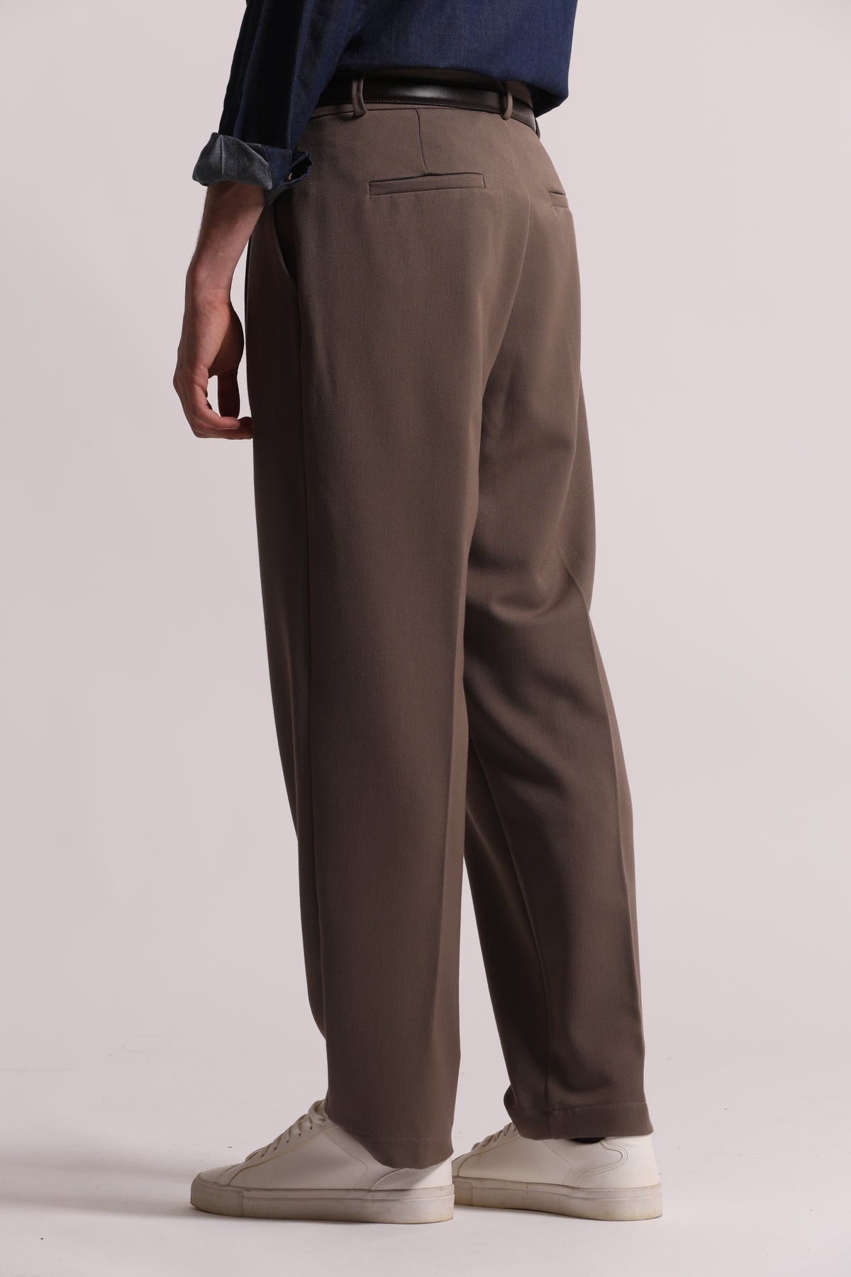 PANTALONI IN MANOLANA CON PINCES