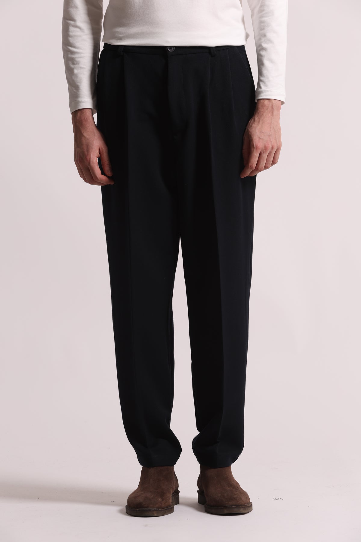 PANTALONI IN MANOLANA CON PINCES