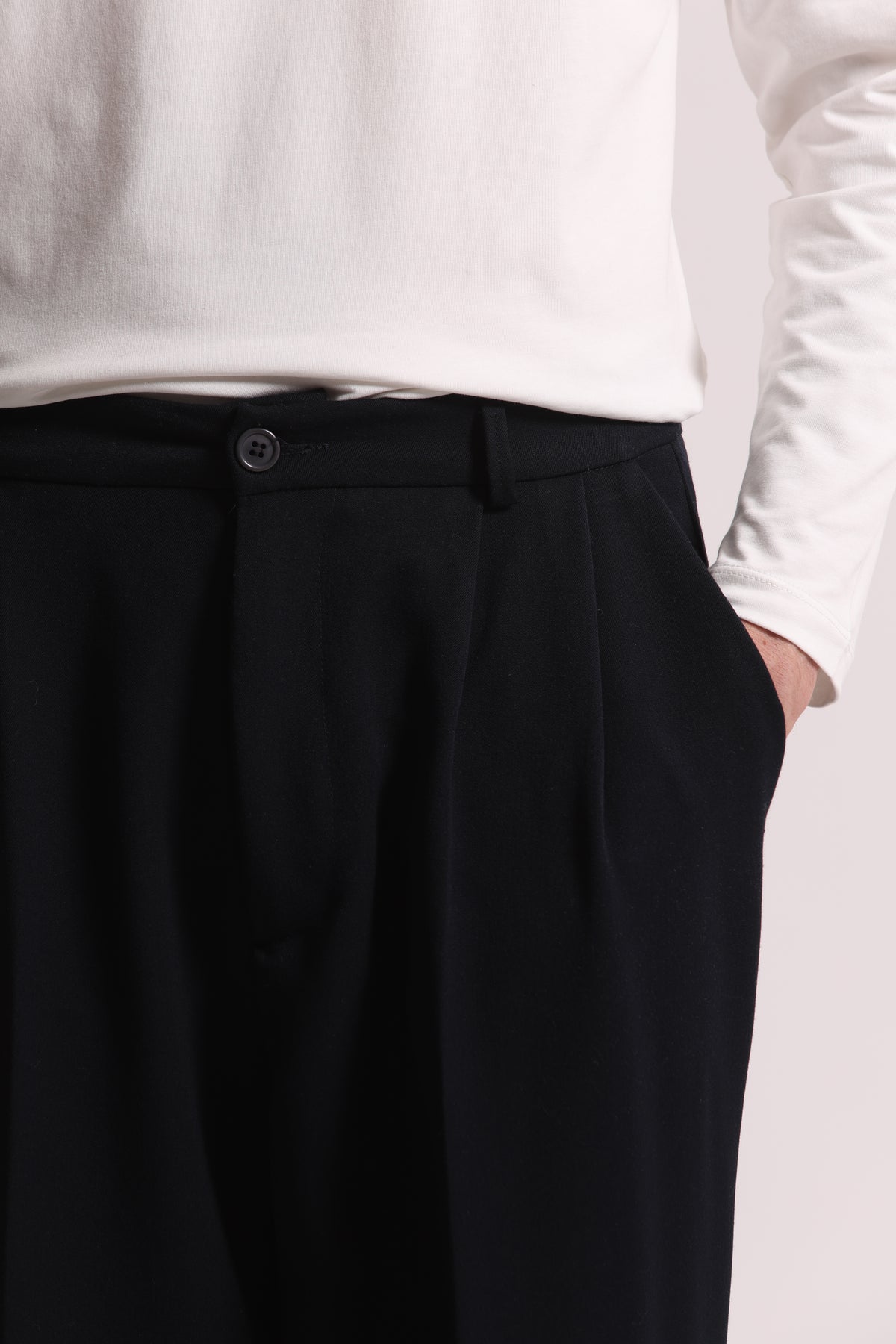 PANTALONI IN MANOLANA CON PINCES
