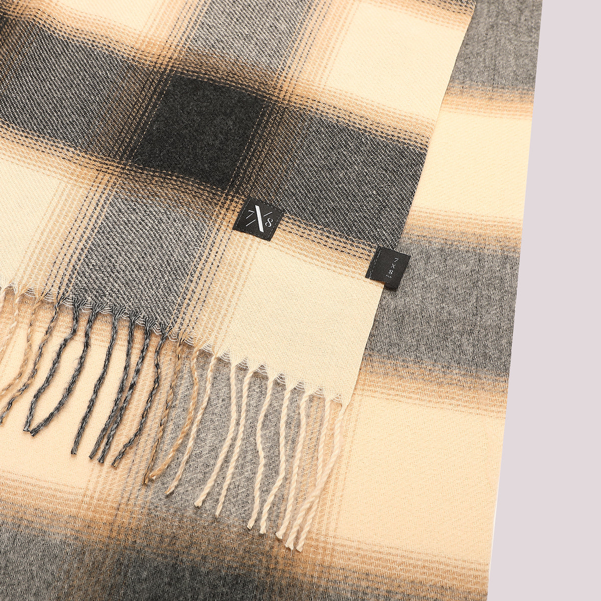 SCIARPA CON MOTIVO TARTAN E FRANGE