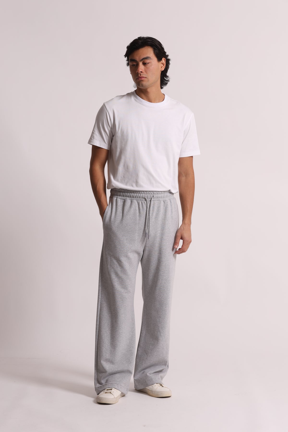 PANTALONI TUTA A GAMBA LARGA