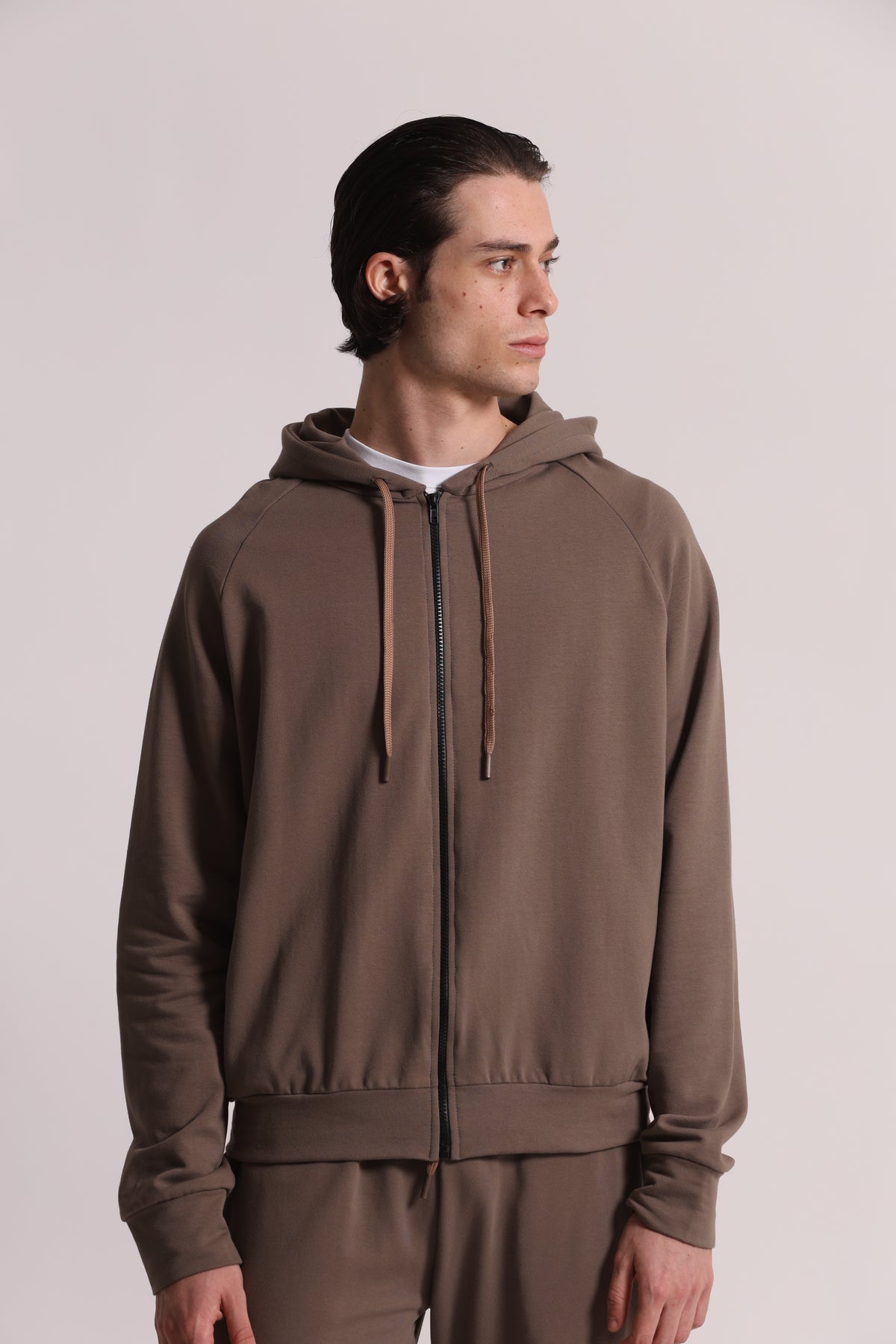FELPA CON ZIP E CAPPUCCIO
