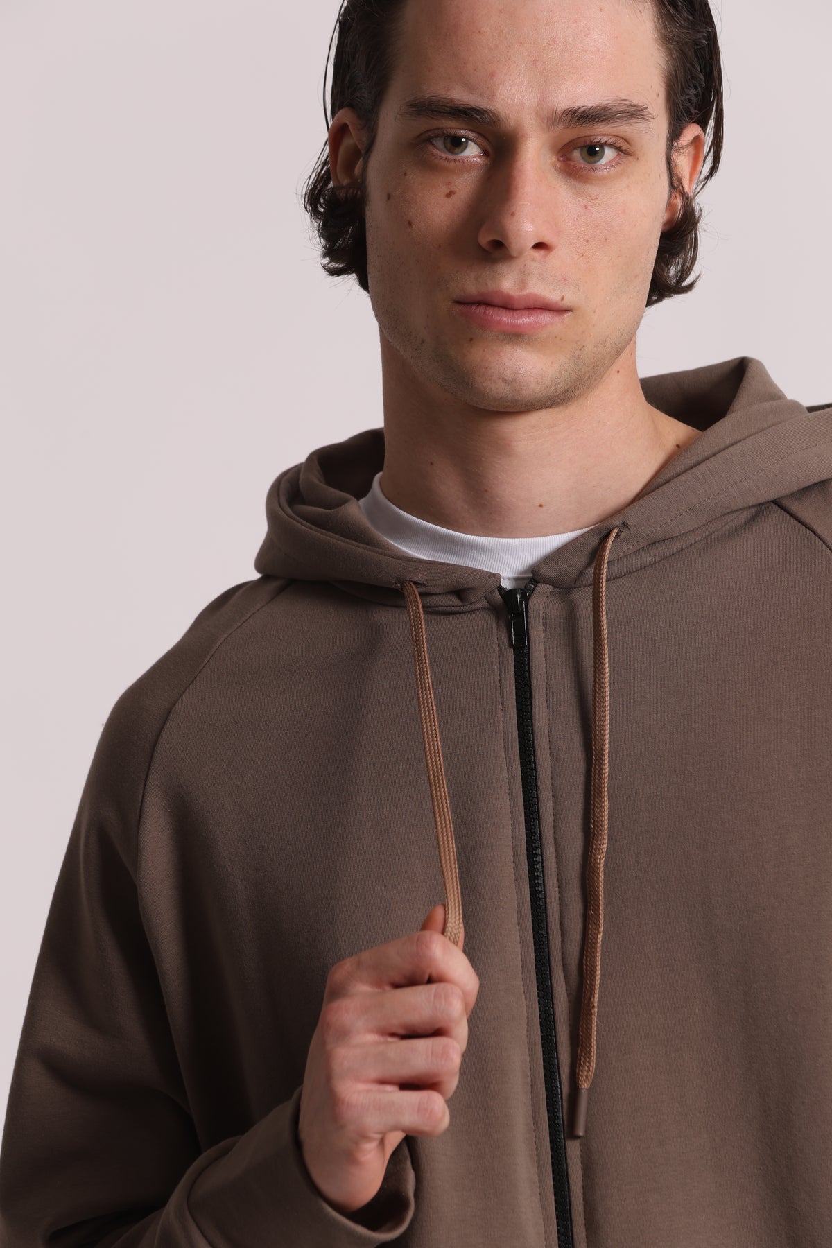 FELPA CON ZIP E CAPPUCCIO