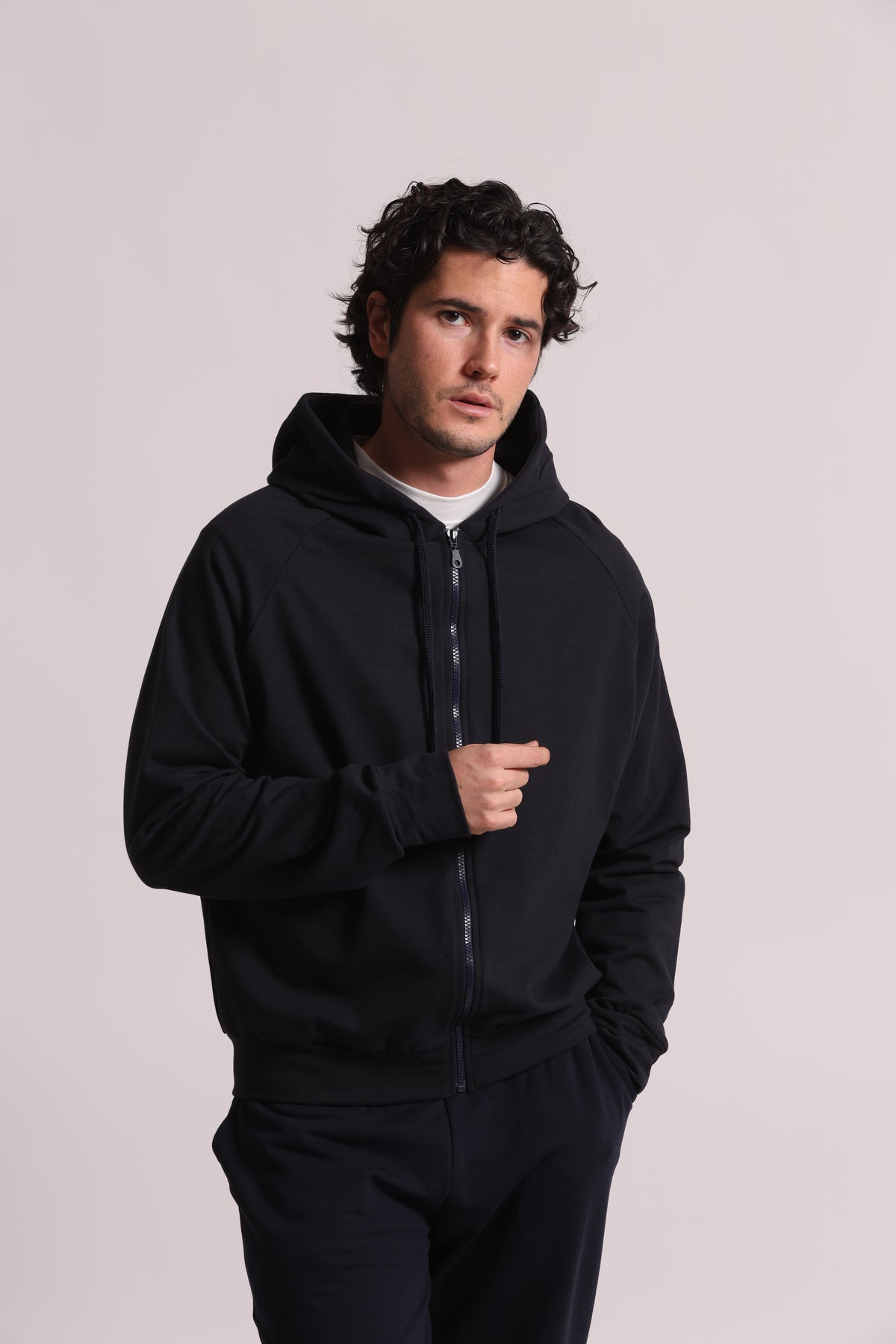 FELPA CON ZIP E CAPPUCCIO