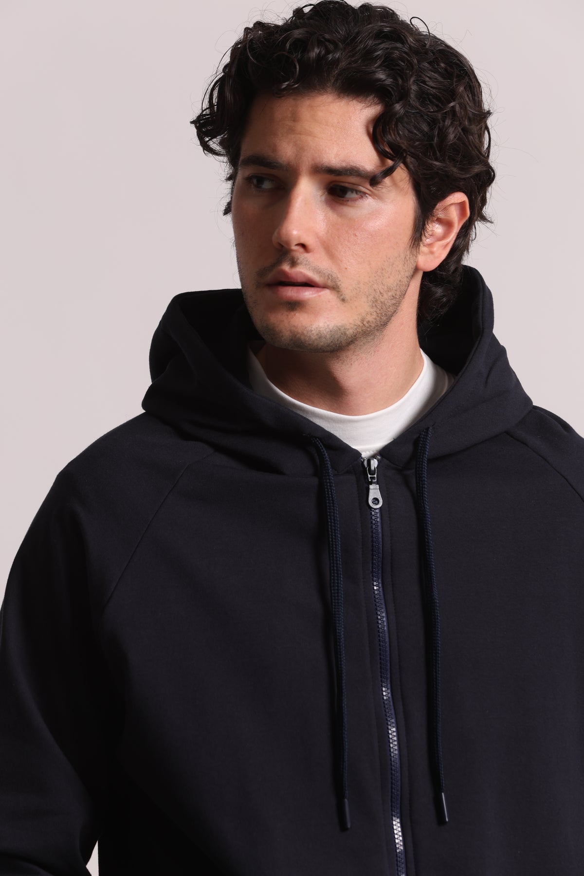 FELPA CON ZIP E CAPPUCCIO