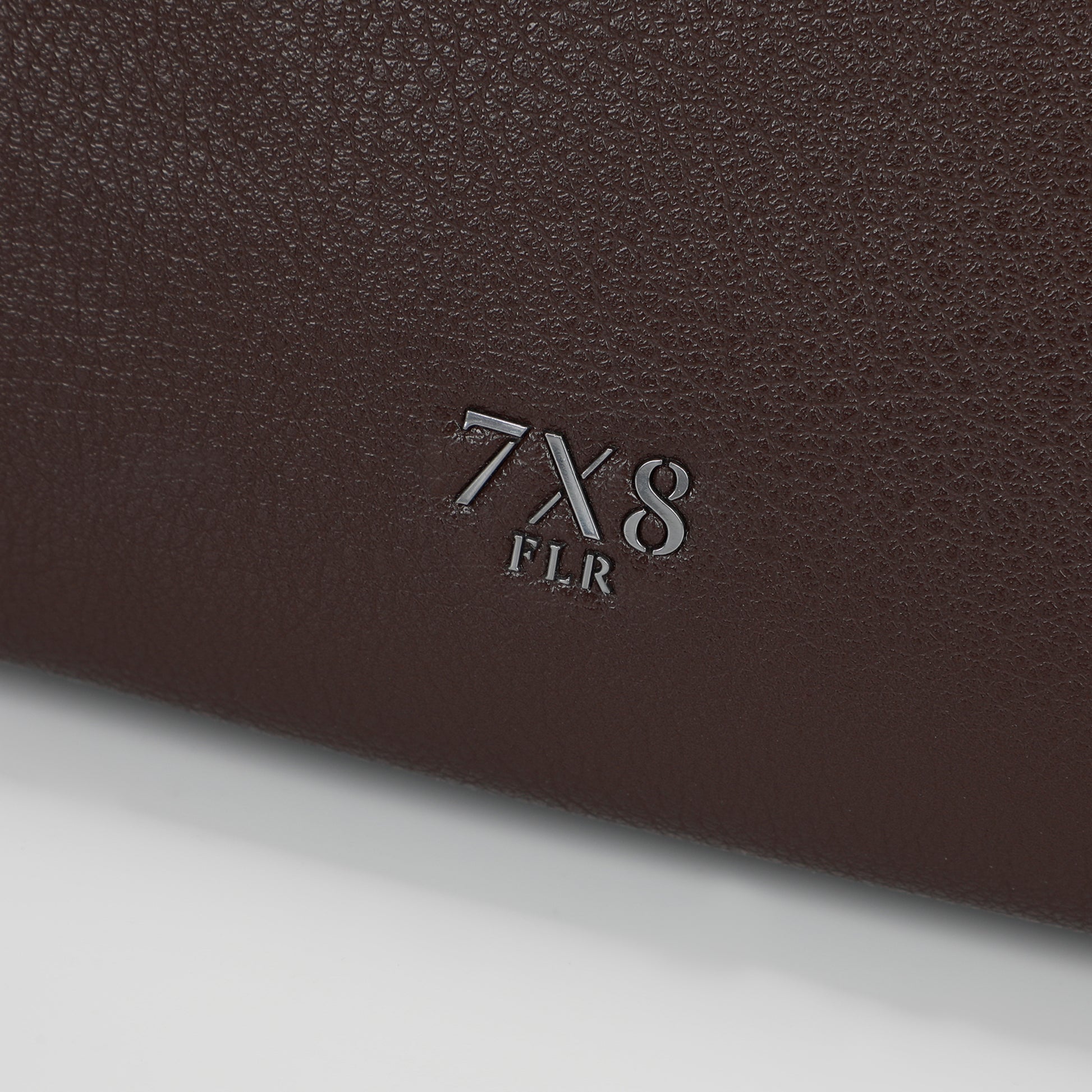 POCHETTE MONOCROMATICA