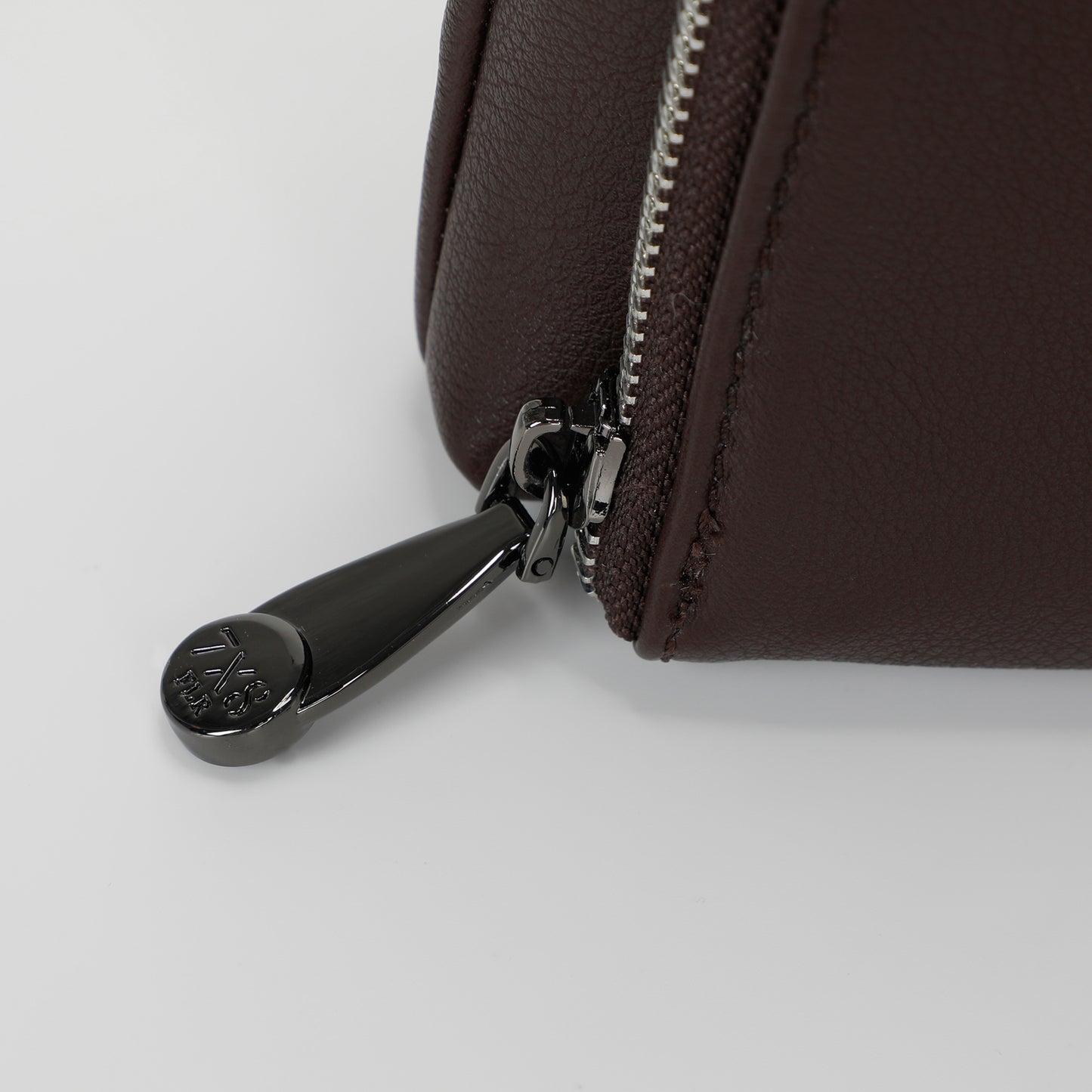 POCHETTE MONOCROMATICA