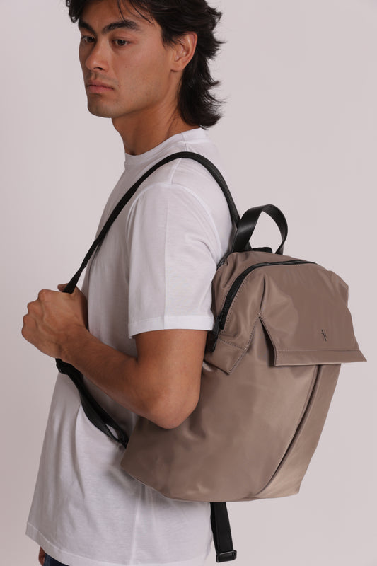 ZAINO IN NYLON CON TASCHE