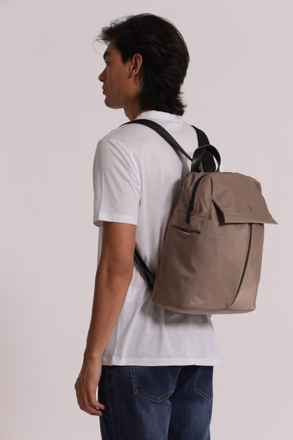 ZAINO IN NYLON CON TASCHE