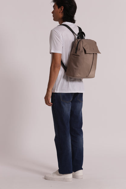 ZAINO IN NYLON CON TASCHE