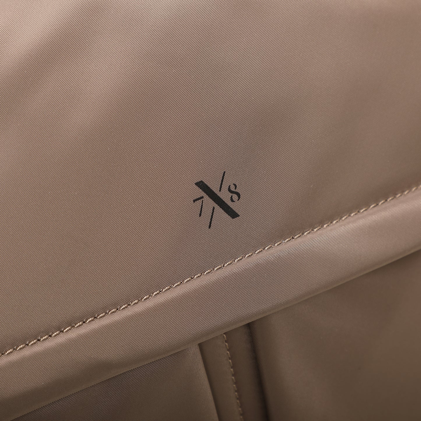 ZAINO IN NYLON CON TASCHE