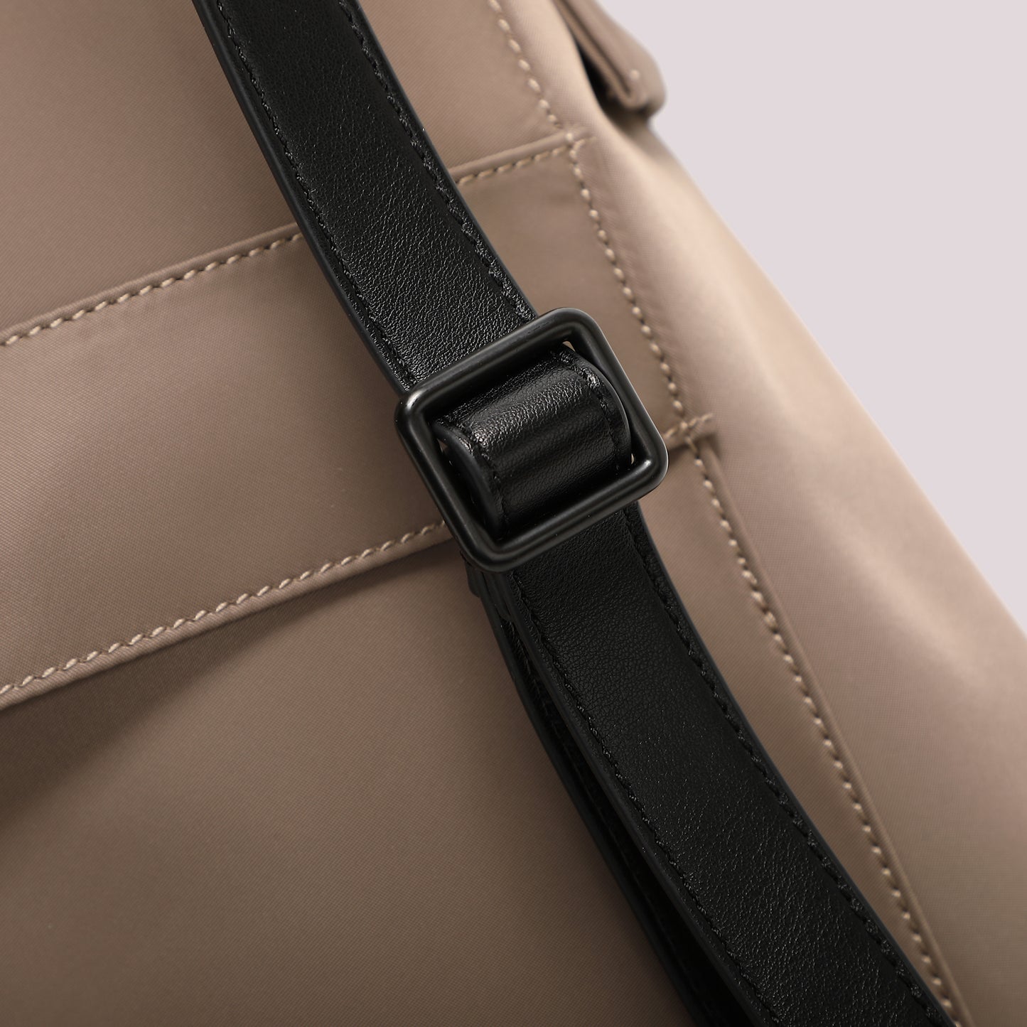 ZAINO IN NYLON CON TASCHE