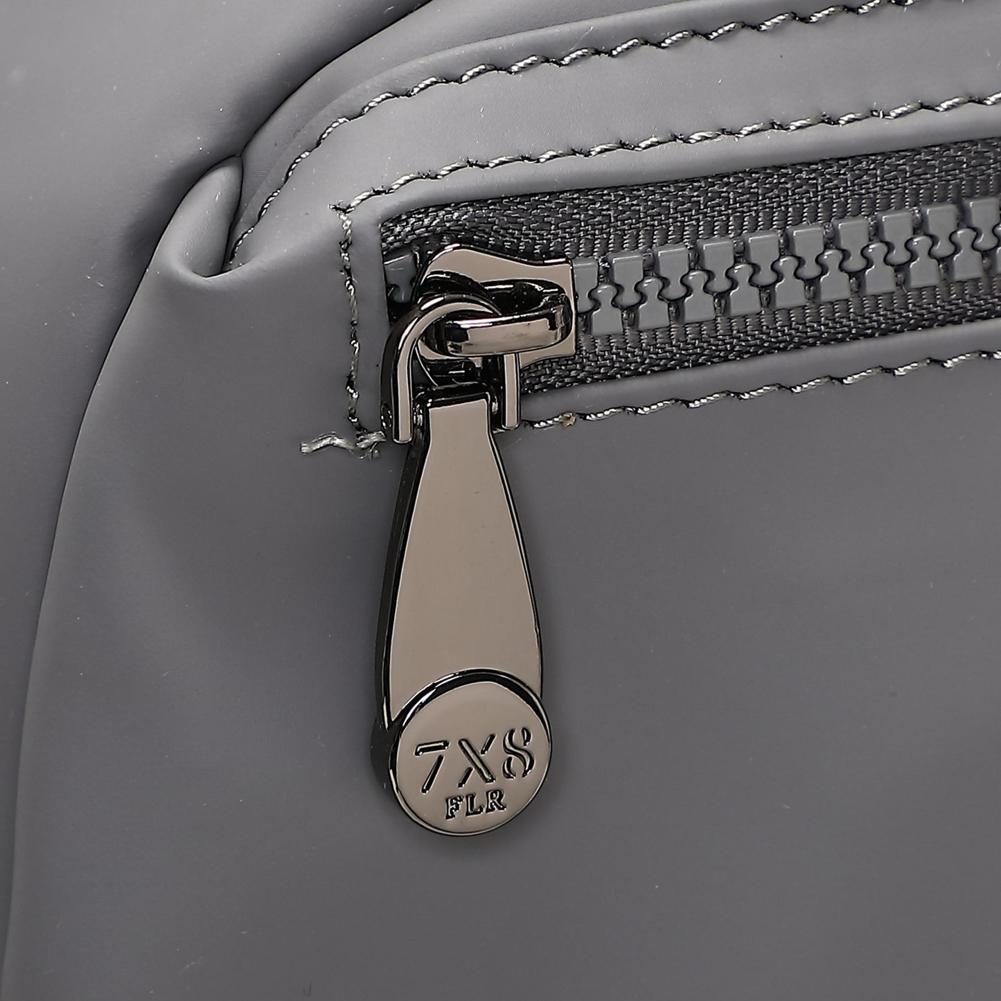 ZAINO GOMMATO IN TINTA UNITA