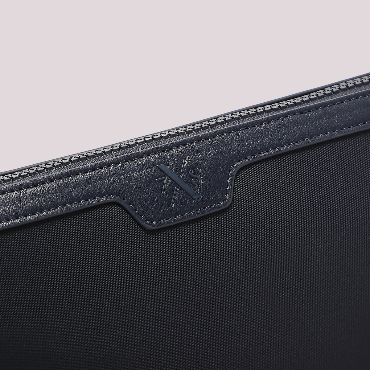 POCHETTE IN NYLON IN TINTA UNITA